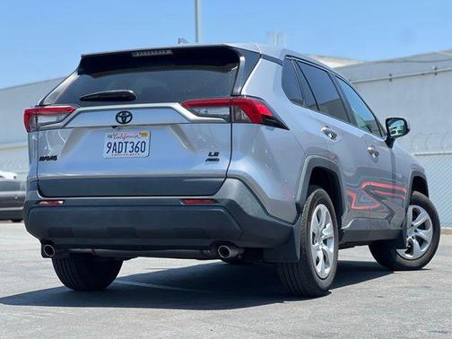 2022 Toyota RAV4 LE