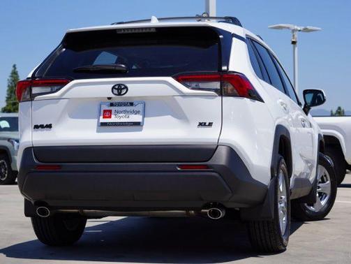 Ice Cap 2025 Toyota RAV4 XLE
