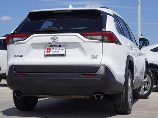 Ice Cap 2024 Toyota RAV4 XLE