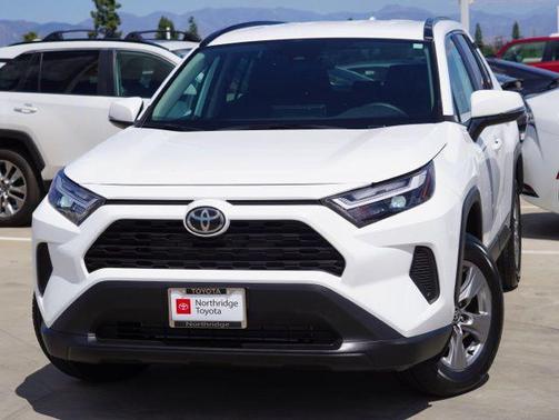 Ice Cap 2024 Toyota RAV4 XLE
