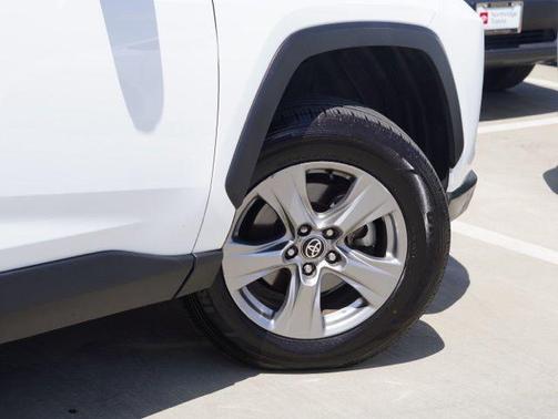 Ice Cap 2024 Toyota RAV4 XLE