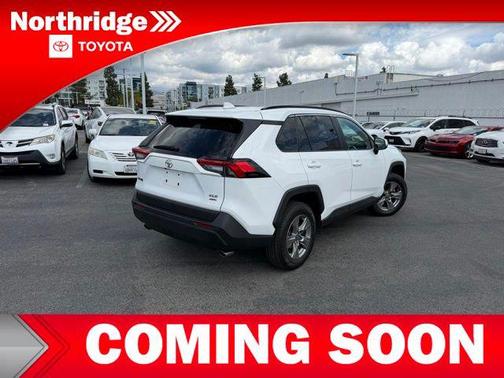 Ice Cap 2024 Toyota RAV4 XLE