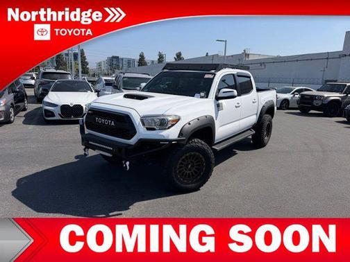 Super White 2018 Toyota Tacoma TRD Sport