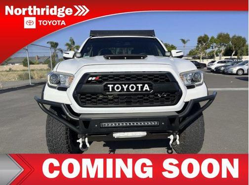 Super White 2018 Toyota Tacoma TRD Sport