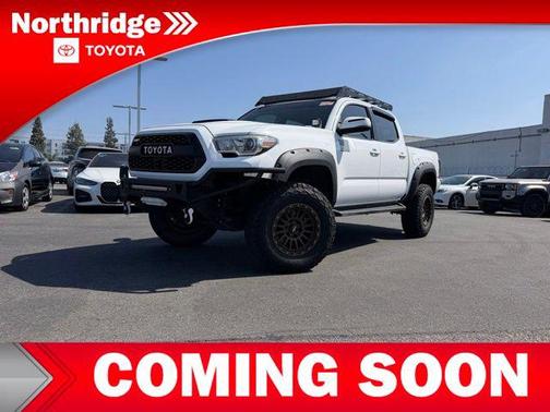 Super White 2018 Toyota Tacoma TRD Sport