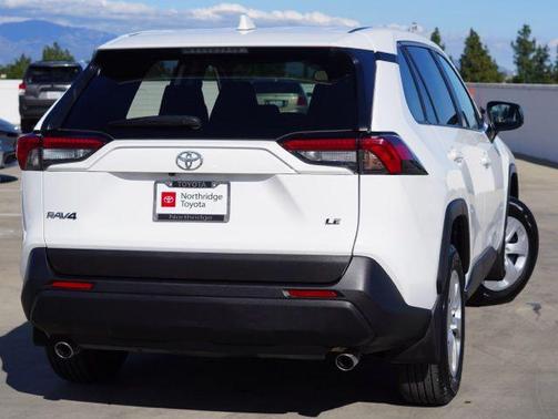 Ice Cap 2024 Toyota RAV4 LE