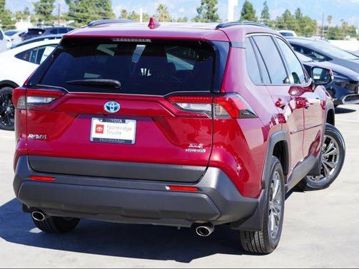 2022 Toyota RAV4 Hybrid XLE Premium