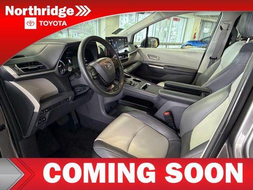 2022 Toyota Sienna LE