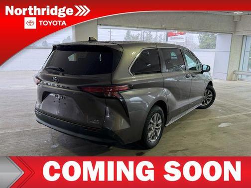 2022 Toyota Sienna LE