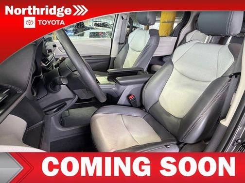 2022 Toyota Sienna LE