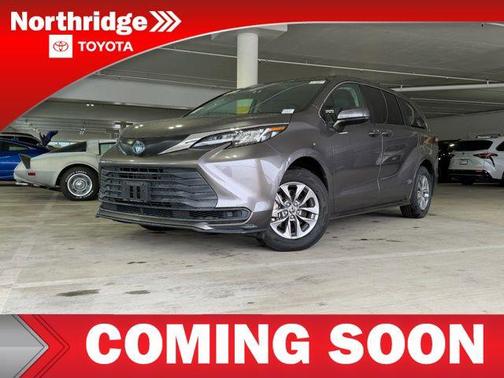 2022 Toyota Sienna LE