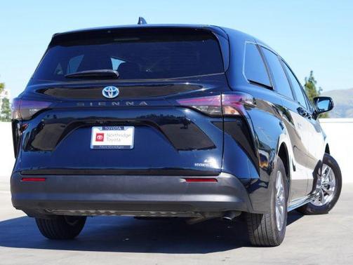 2024 Toyota Sienna LE