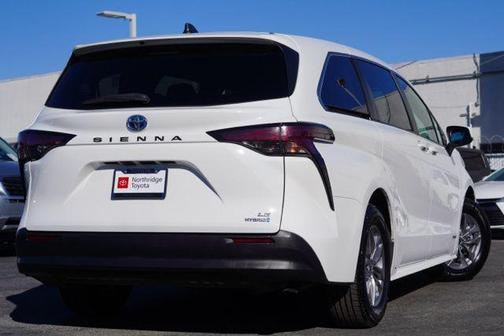 2021 Toyota Sienna LE