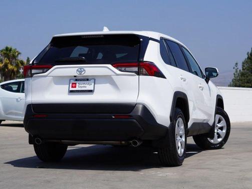 Ice Cap 2025 Toyota RAV4 LE