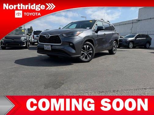 Magnetic Gray Metallic 2022 Toyota Highlander XLE