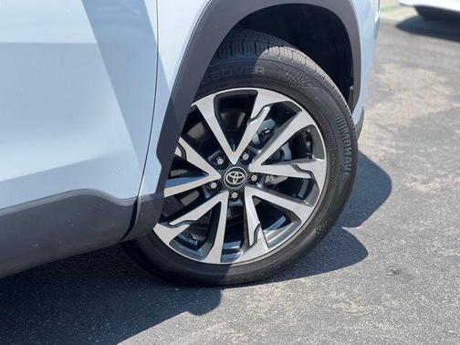 2022 Toyota Corolla Cross XLE