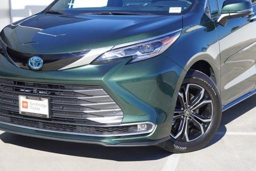 2025 Toyota Sienna Platinum