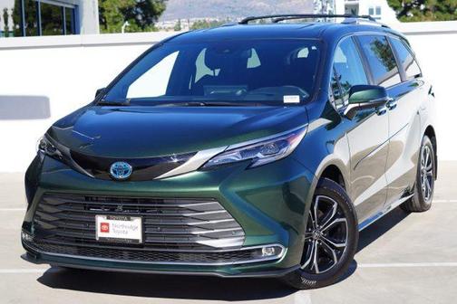 2025 Toyota Sienna Platinum