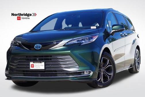 2025 Toyota Sienna Platinum