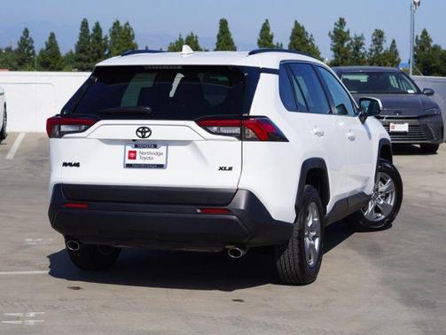 Ice Cap 2024 Toyota RAV4 XLE