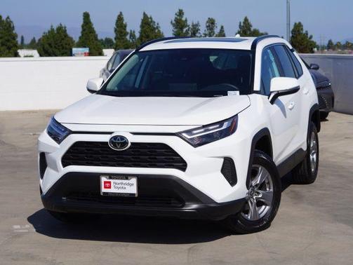 Ice Cap 2024 Toyota RAV4 XLE