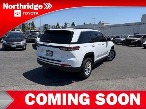 Bright White Clearcoat 2024 Jeep Grand Cherokee Laredo