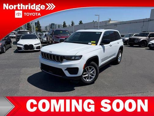 Bright White Clearcoat 2024 Jeep Grand Cherokee Laredo