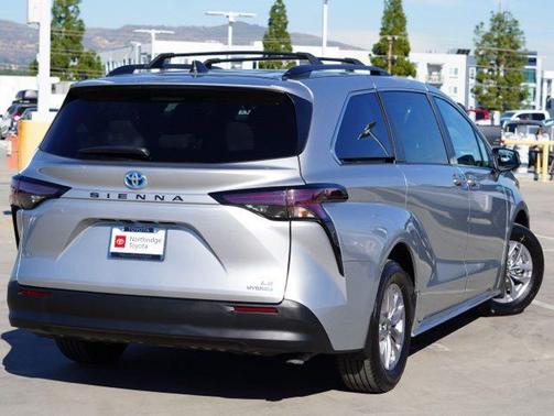 2024 Toyota Sienna LE