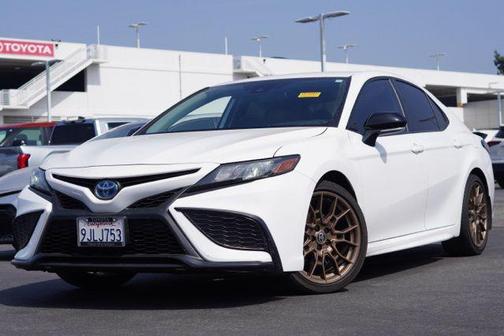 2024 Toyota Camry Hybrid SE