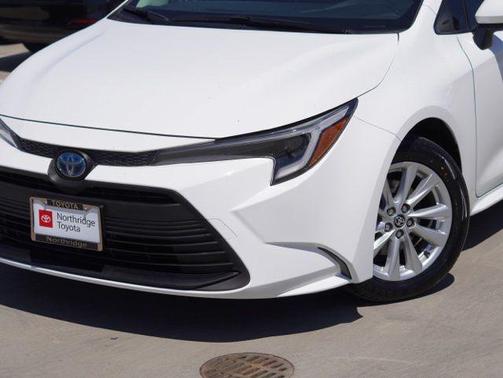 Ice Cap 2024 Toyota Corolla Hybrid LE