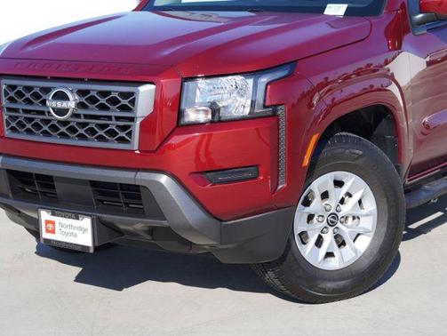 Cardinal Red Metallic Tricoat 2024 Nissan Frontier SV