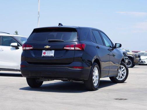 Mosaic Black Metallic 2024 Chevrolet Equinox LS
