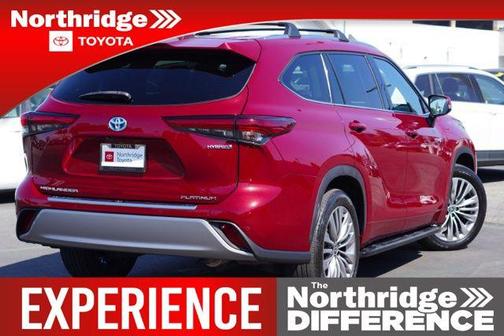 2021 Toyota Highlander Hybrid Platinum