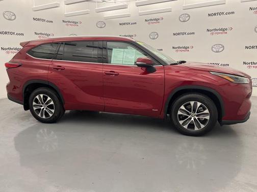 2022 Toyota Highlander Hybrid XLE
