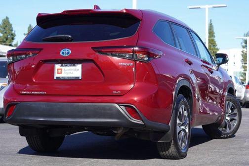 2022 Toyota Highlander Hybrid XLE