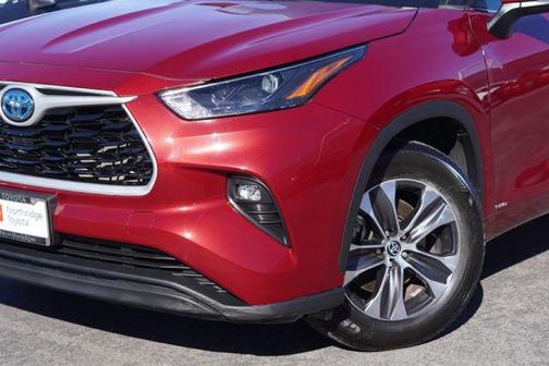 2022 Toyota Highlander Hybrid XLE