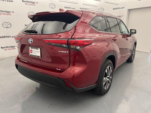 2022 Toyota Highlander Hybrid XLE