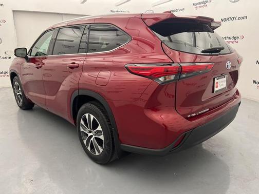 2022 Toyota Highlander Hybrid XLE