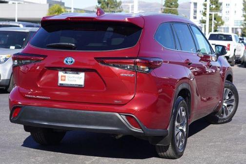 2022 Toyota Highlander Hybrid XLE