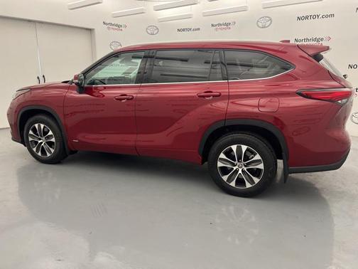2022 Toyota Highlander Hybrid XLE