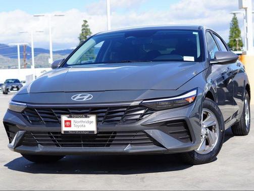 2025 Hyundai ELANTRA SE