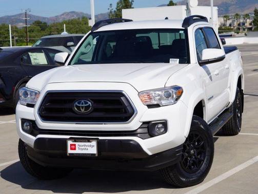 White 2022 Toyota Tacoma SR5