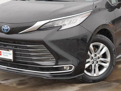 2023 Toyota Sienna Limited