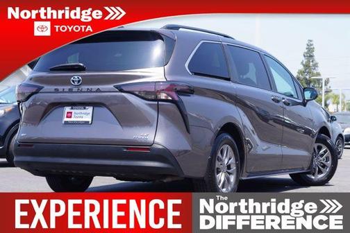 2023 Toyota Sienna LE