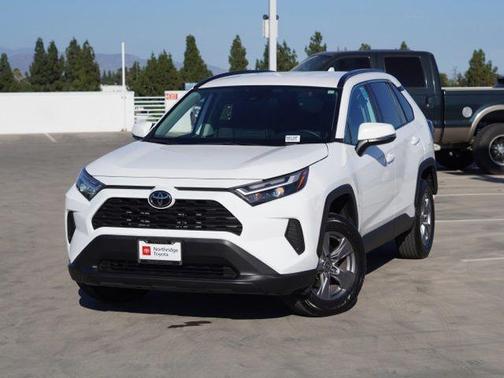 Ice Cap 2024 Toyota RAV4 XLE