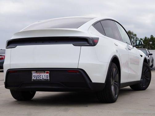 2026 Tesla Model Y Premium Rear-Wheel Drive