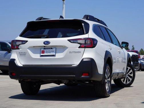 Crystal White Pearl 2025 Subaru Outback Premium