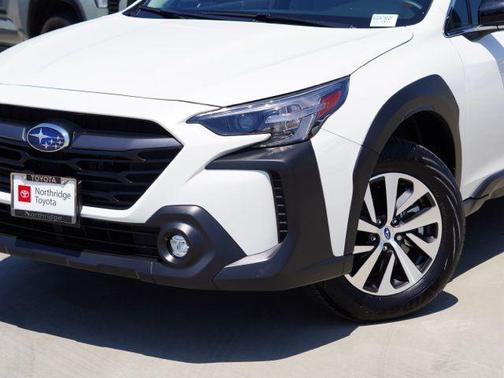 Crystal White Pearl 2025 Subaru Outback Premium