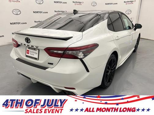 Wind Chill Pearl/Midnight Black Metallic 2021 Toyota Camry XSE