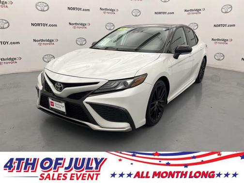 Wind Chill Pearl/Midnight Black Metallic 2021 Toyota Camry XSE